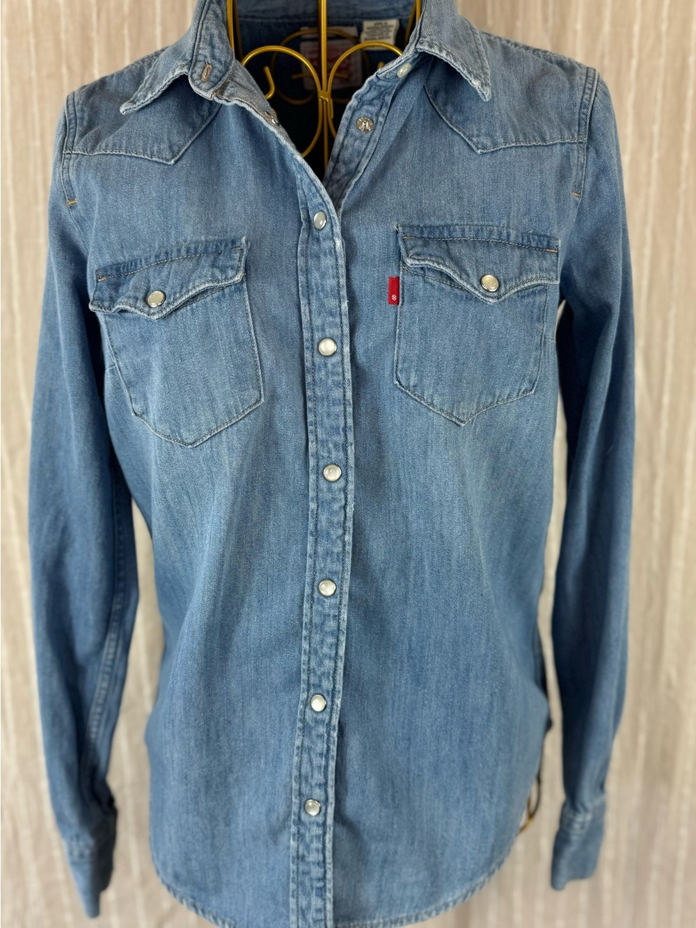 Levi's Blue Denim Shirt with Pearlescent Snap Buttons in XS - Picture 8 of 15